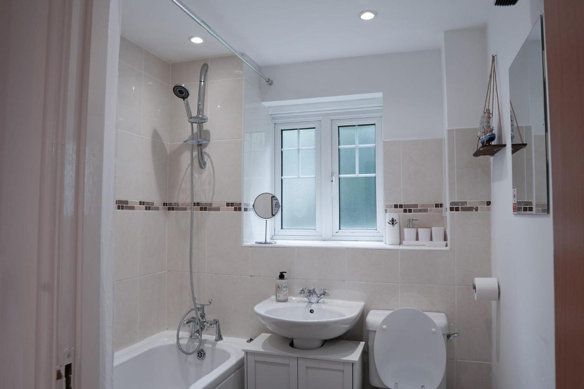 Whole 2-Bed Apartment - Contractors, Professionals, Ulez Free, Free Parking, B'Ham City 10Mins Бірмінгем Екстер'єр фото